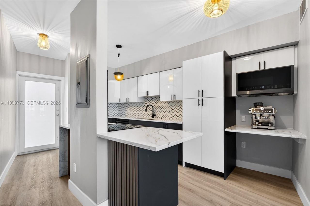 2500 Diana Dr, Unit 216, Hallandale Beach, FL 33009 Photo