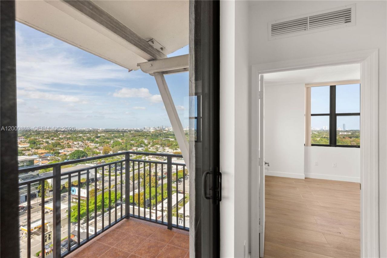 888 S Douglas Rd, Unit PH01, Coral Gables, FL 33134 Photo