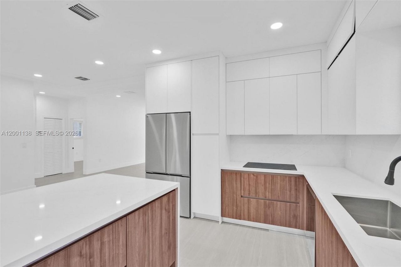 633 NE 70th St, Miami, FL 33138 Photo