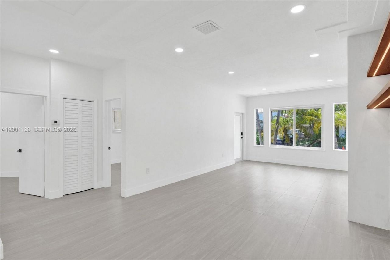 633 NE 70th St, Miami, FL 33138 Photo