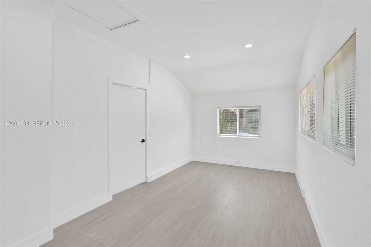 633 NE 70th St, Miami, FL 33138 Photo