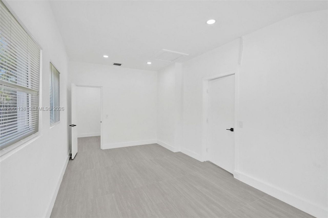 633 NE 70th St, Miami, FL 33138 Photo