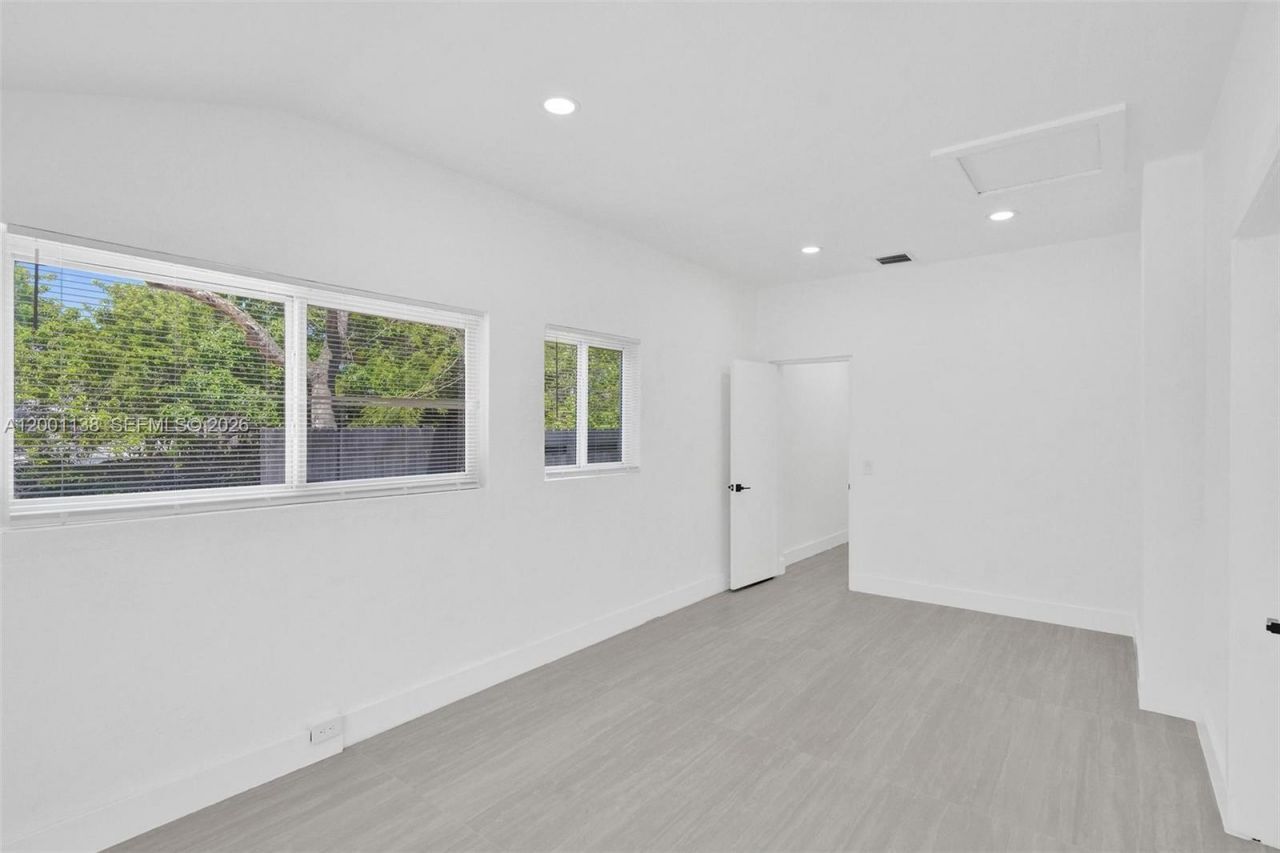 633 NE 70th St, Miami, FL 33138 Photo