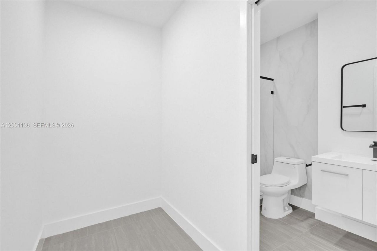 633 NE 70th St, Miami, FL 33138 Photo