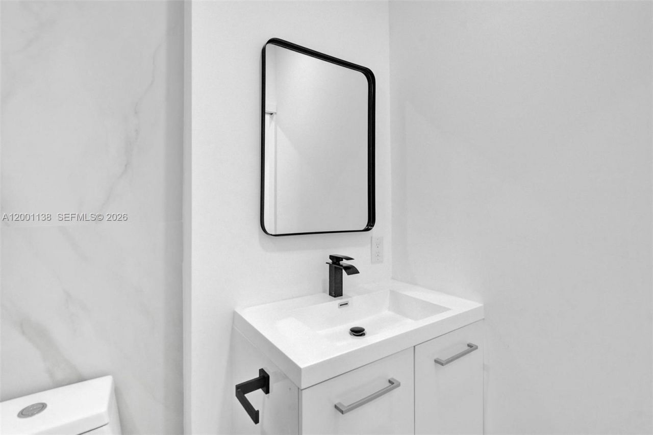 633 NE 70th St, Miami, FL 33138 Photo