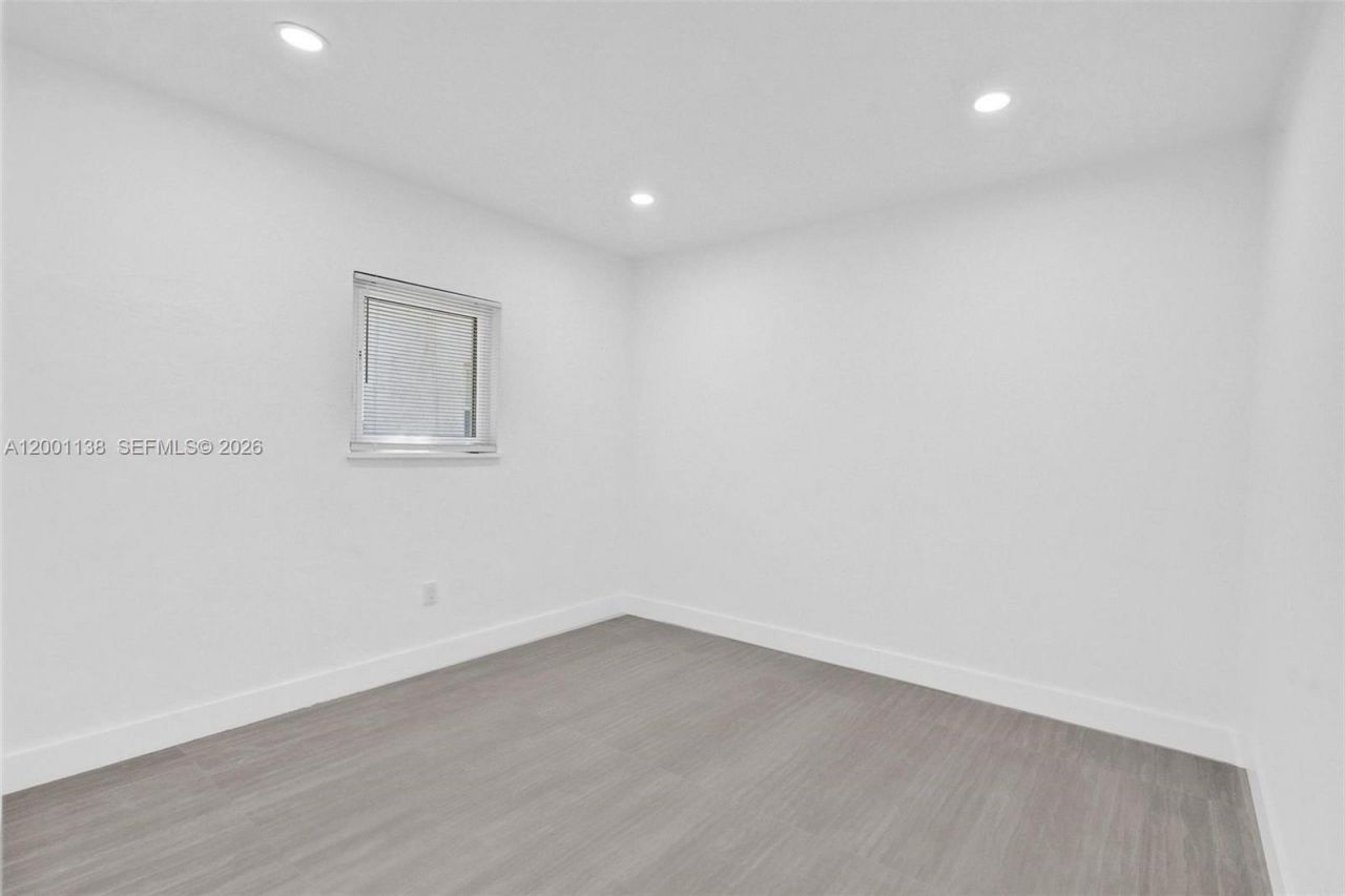 633 NE 70th St, Miami, FL 33138 Photo