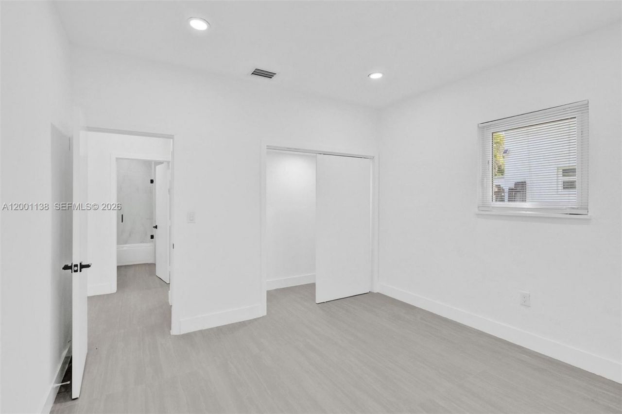 633 NE 70th St, Miami, FL 33138 Photo