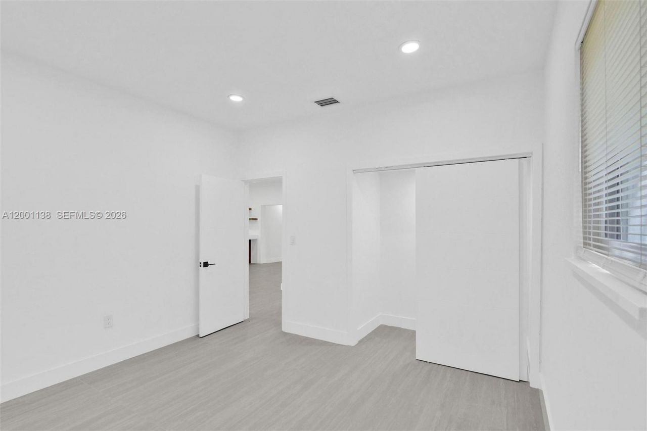 633 NE 70th St, Miami, FL 33138 Photo