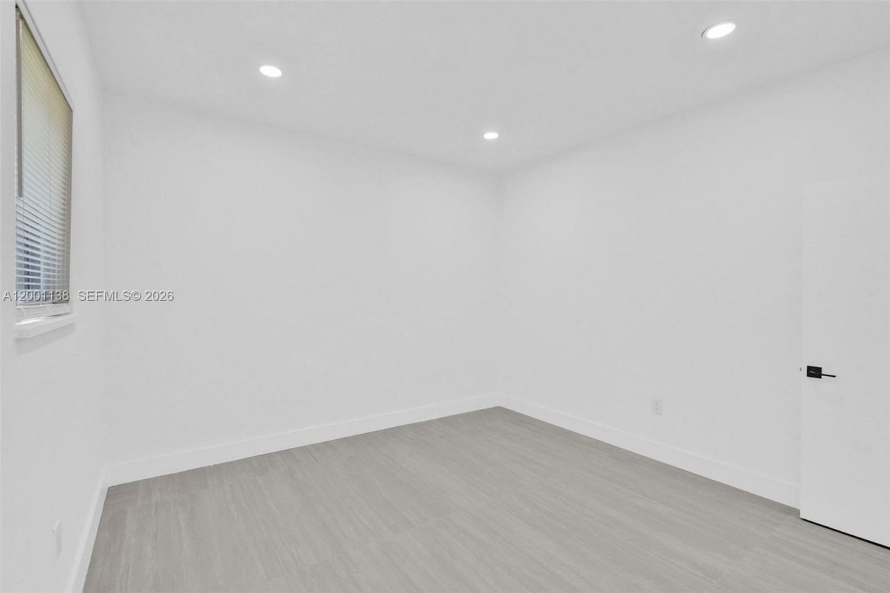 633 NE 70th St, Miami, FL 33138 Photo