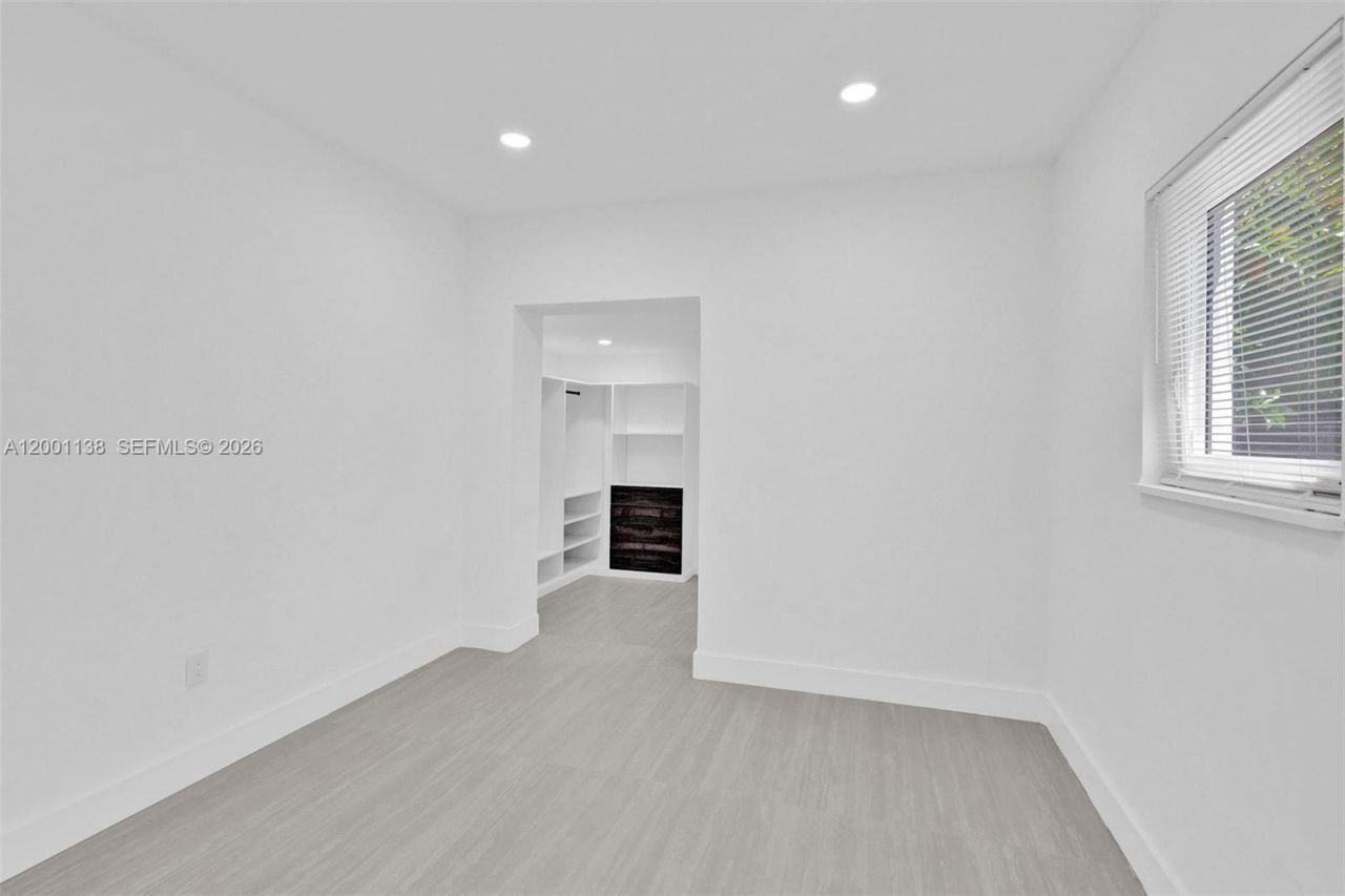 633 NE 70th St, Miami, FL 33138 Photo