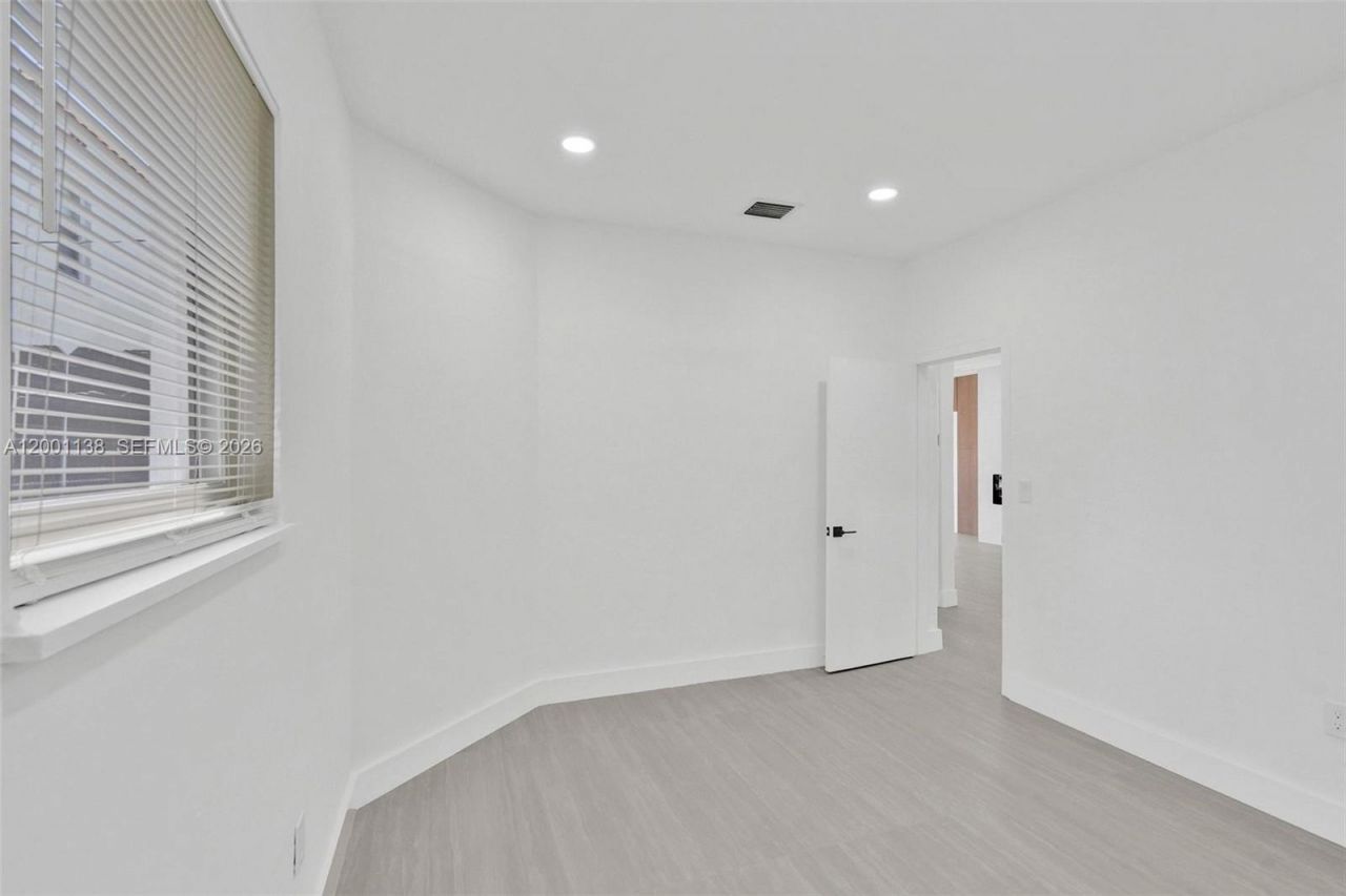 633 NE 70th St, Miami, FL 33138 Photo