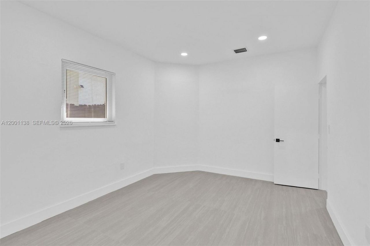 633 NE 70th St, Miami, FL 33138 Photo