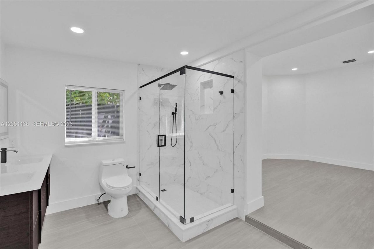 633 NE 70th St, Miami, FL 33138 Photo