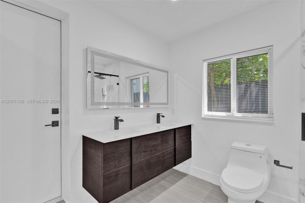 633 NE 70th St, Miami, FL 33138 Photo