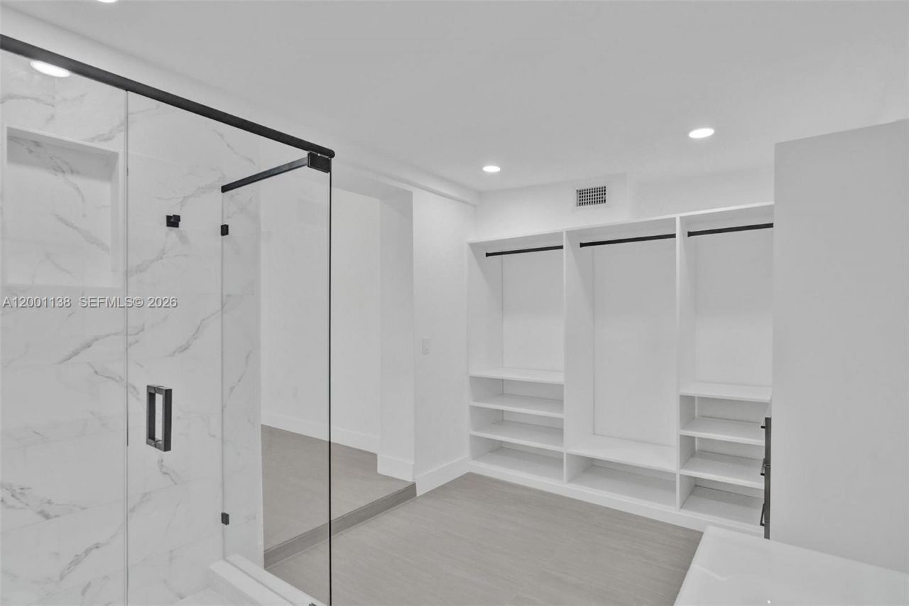 633 NE 70th St, Miami, FL 33138 Photo