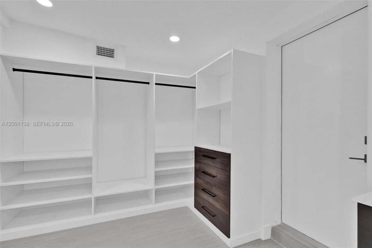 633 NE 70th St, Miami, FL 33138 Photo