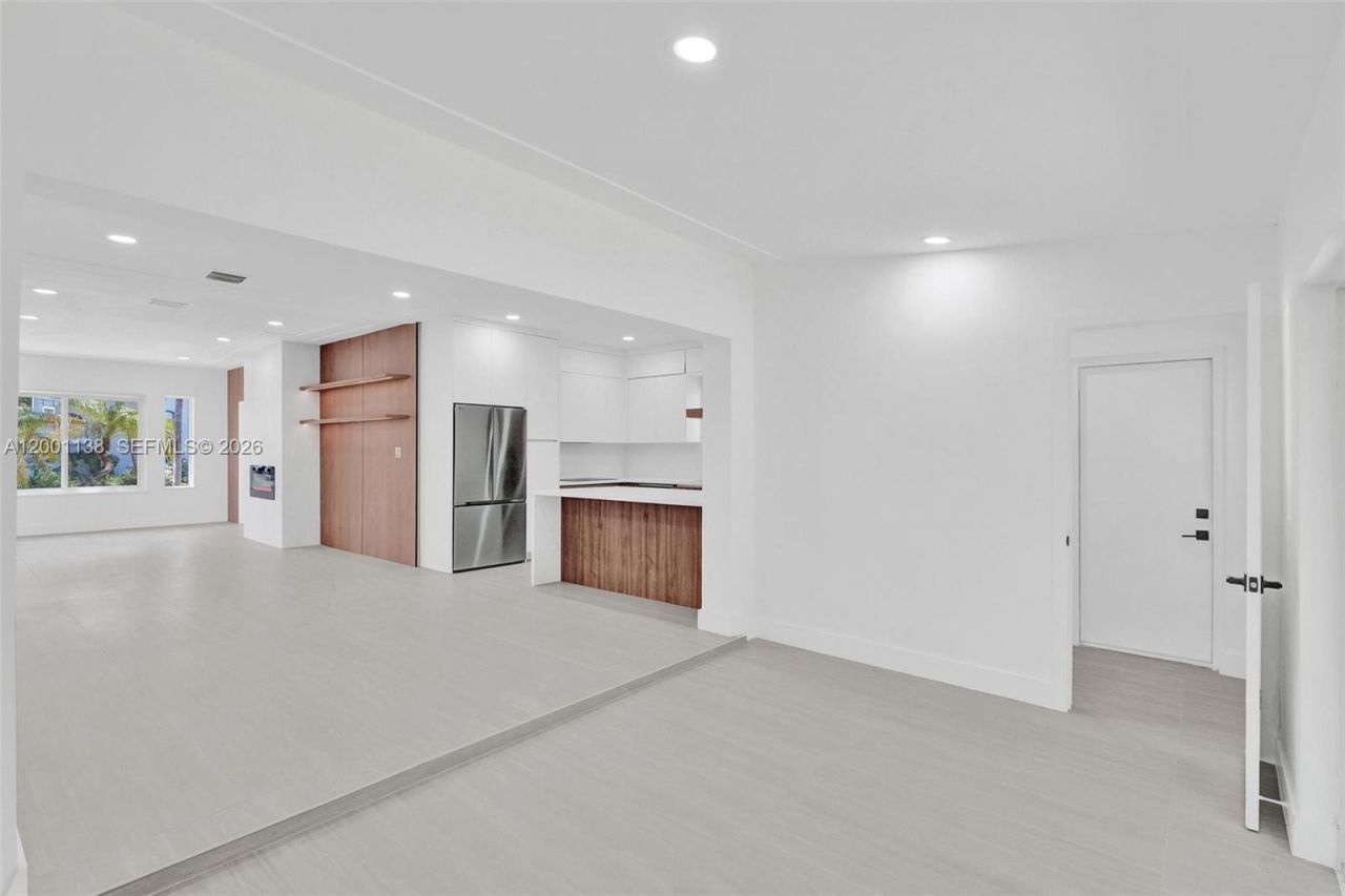 633 NE 70th St, Miami, FL 33138 Photo