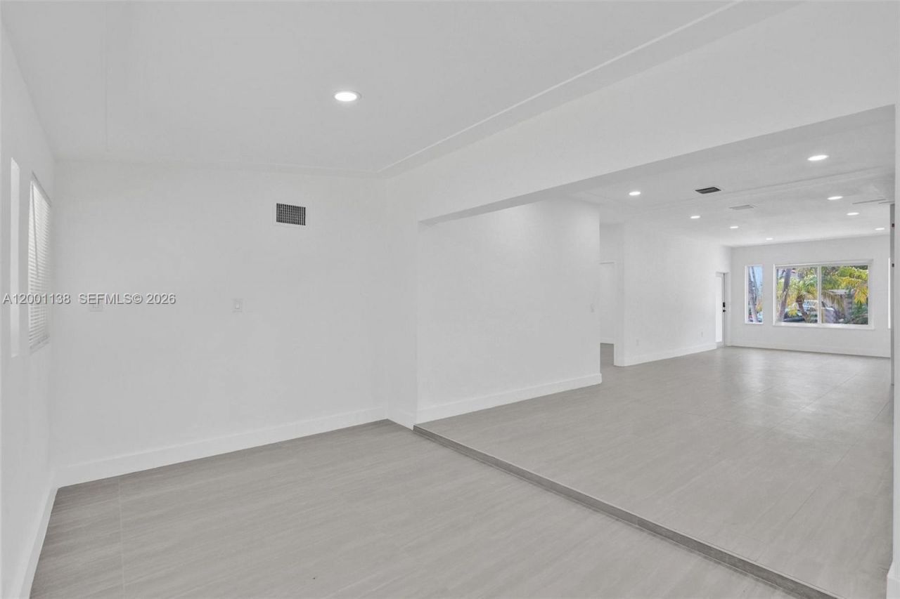 633 NE 70th St, Miami, FL 33138 Photo