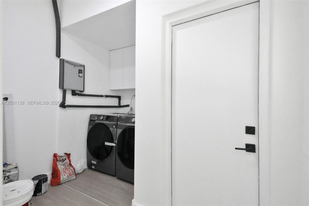 633 NE 70th St, Miami, FL 33138 Photo