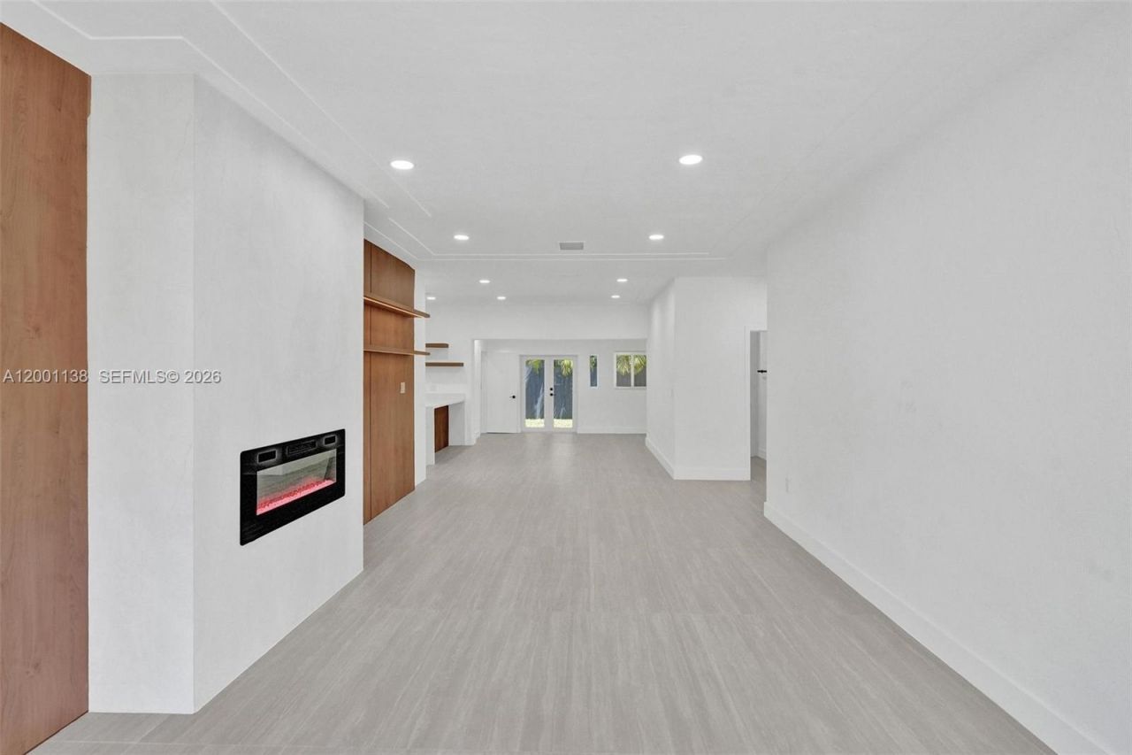 633 NE 70th St, Miami, FL 33138 Photo