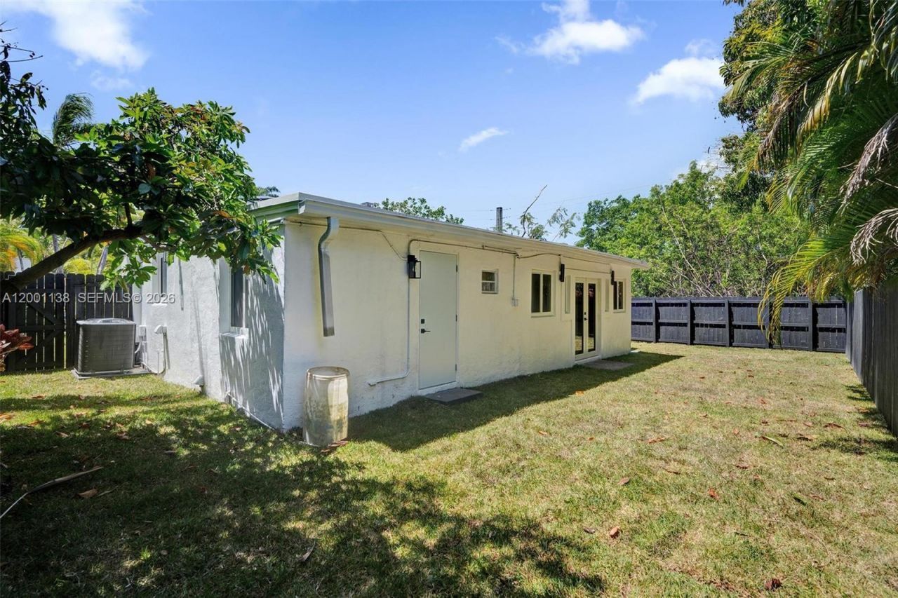 633 NE 70th St, Miami, FL 33138 Photo