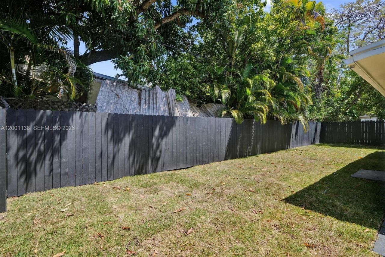 633 NE 70th St, Miami, FL 33138 Photo