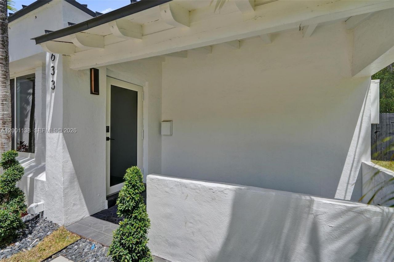 633 NE 70th St, Miami, FL 33138 Photo