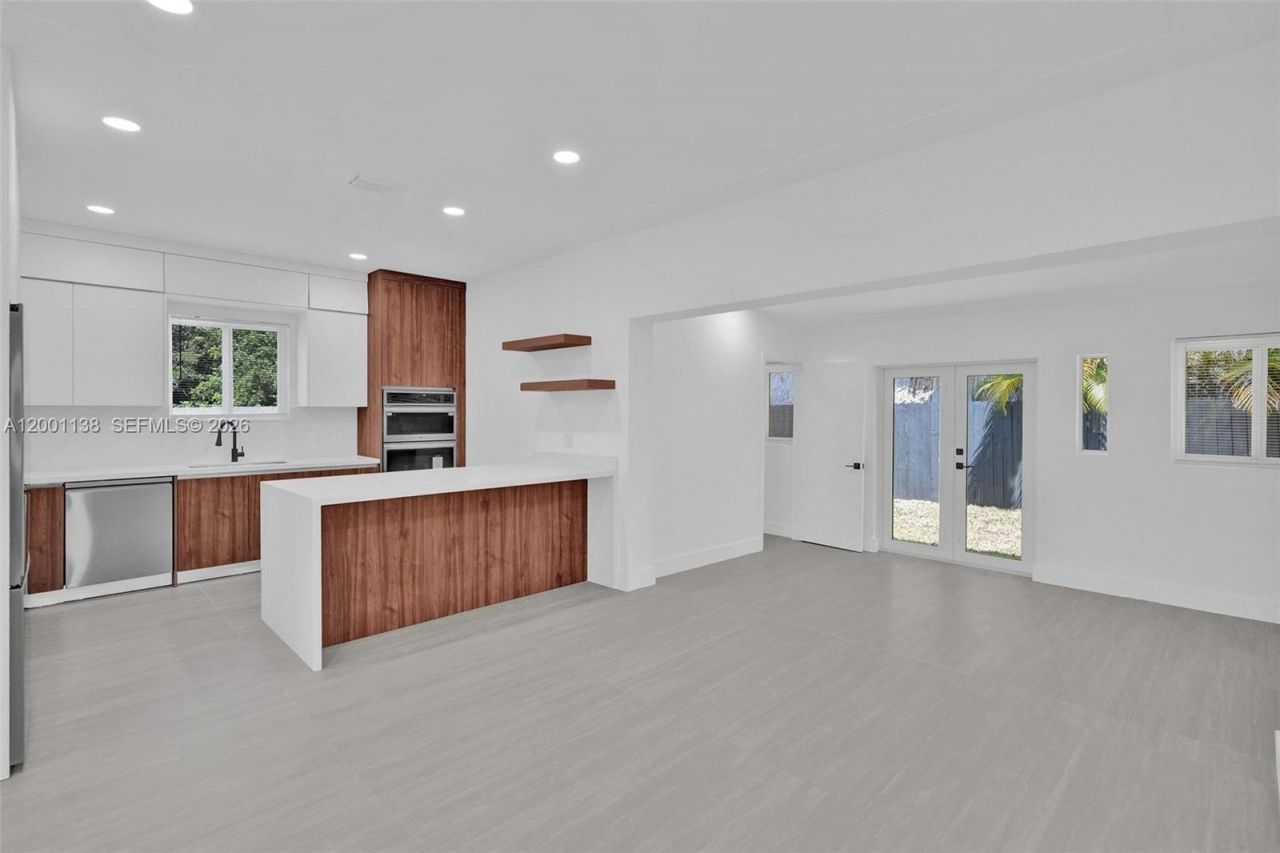 633 NE 70th St, Miami, FL 33138 Photo