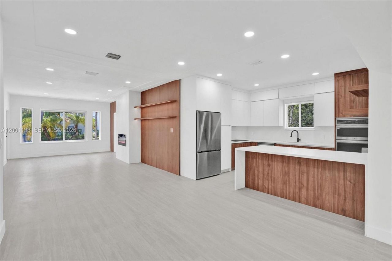 633 NE 70th St, Miami, FL 33138 Photo