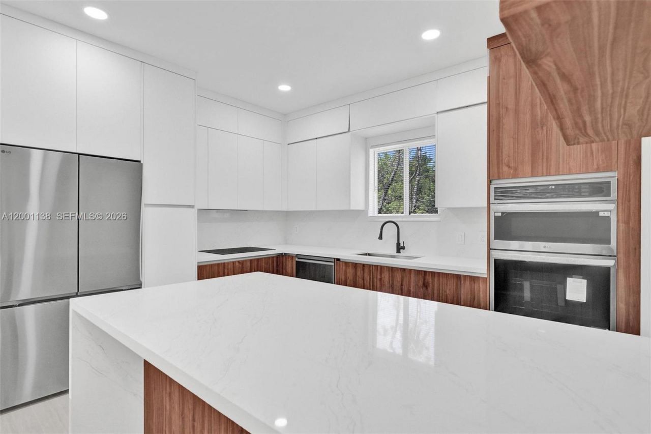 633 NE 70th St, Miami, FL 33138 Photo