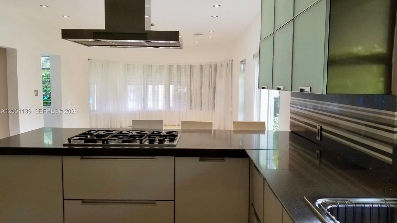 625 93rd St, Surfside, FL 33154 Photo