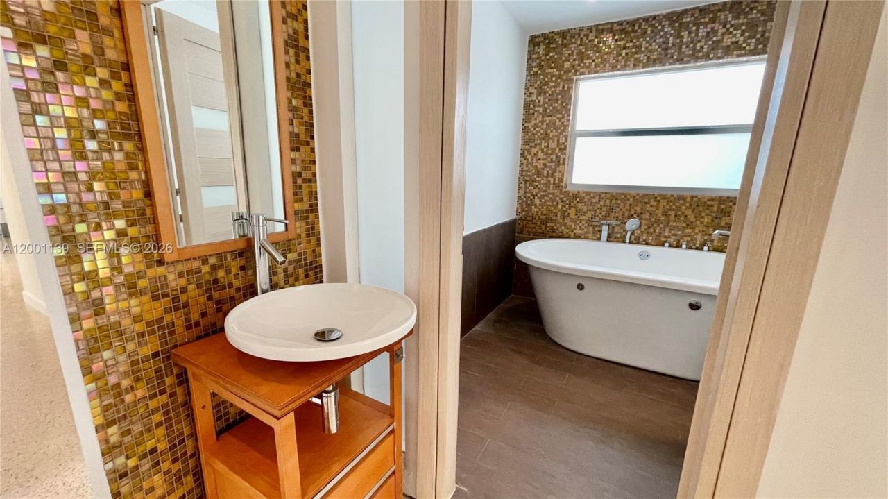 625 93rd St, Surfside, FL 33154 Photo