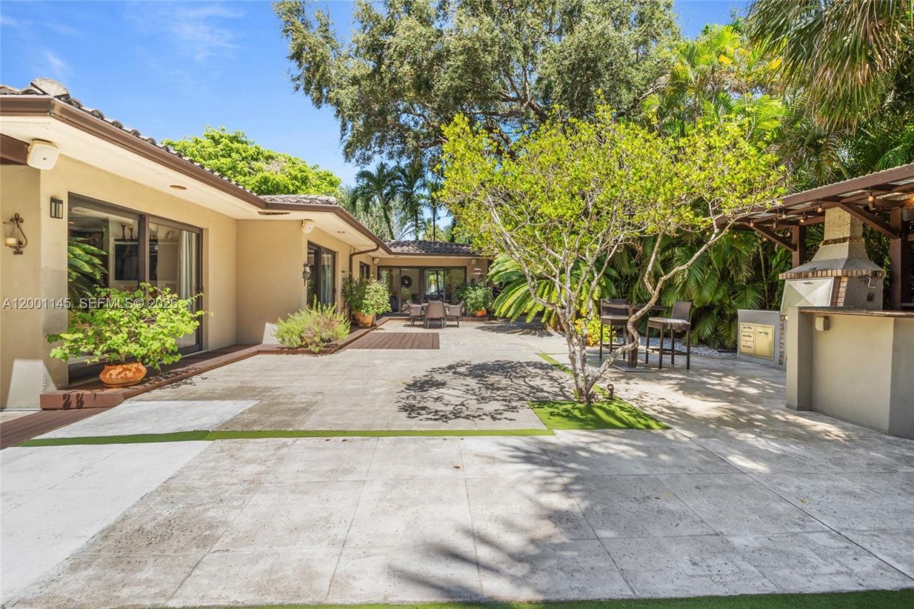 560 Sabal Palm Rd, Miami, FL 33137 Photo