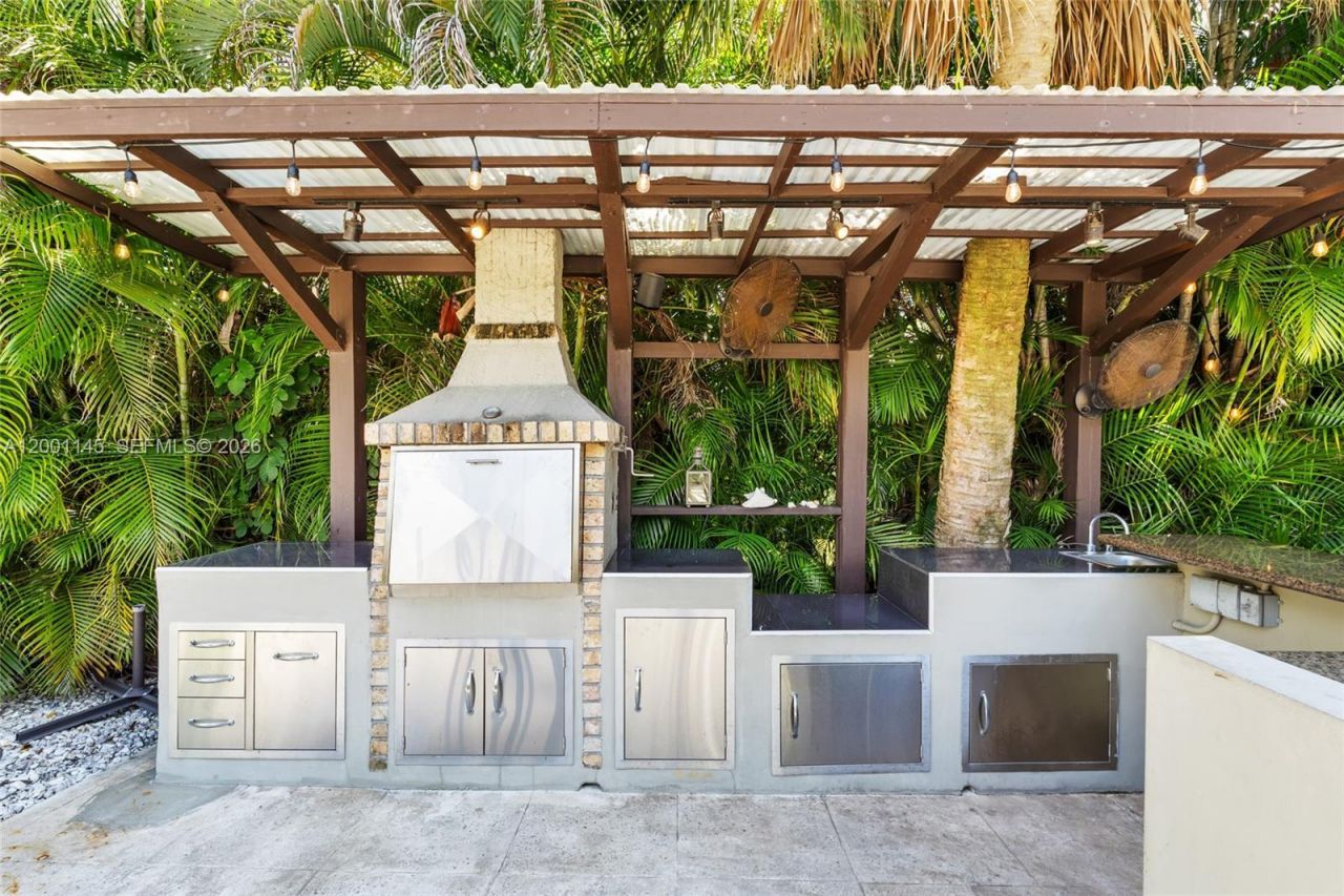 560 Sabal Palm Rd, Miami, FL 33137 Photo