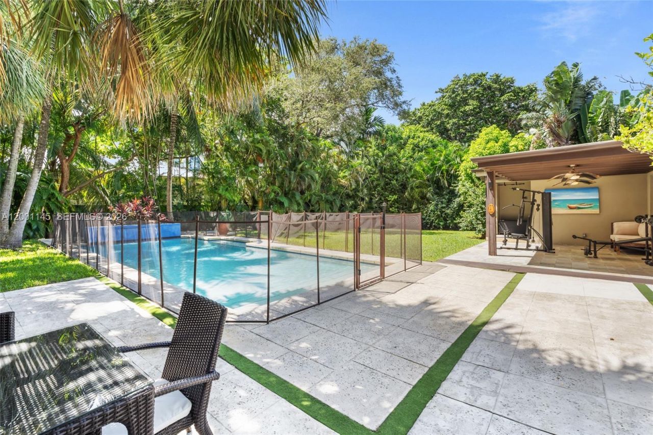 560 Sabal Palm Rd, Miami, FL 33137 Photo