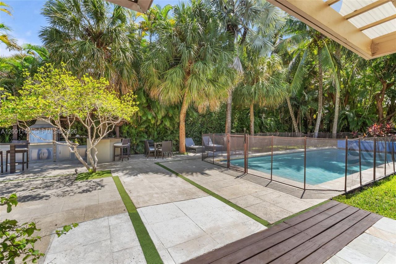 560 Sabal Palm Rd, Miami, FL 33137 Photo