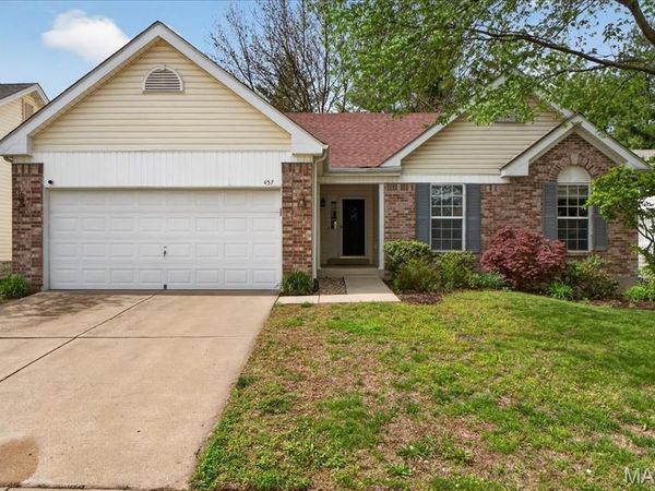 457 Coventry Trail Lane , Maryland Heights, MO 63043
