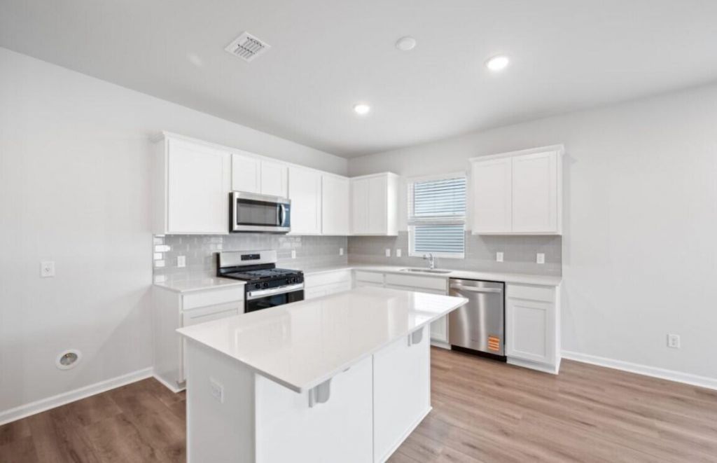 845 Meadowbrook Lane Photo 8