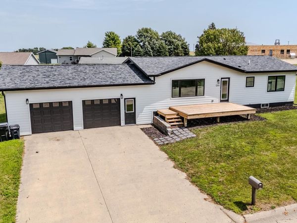 1205 Lakeside Ave, Lake Park, IA 51347