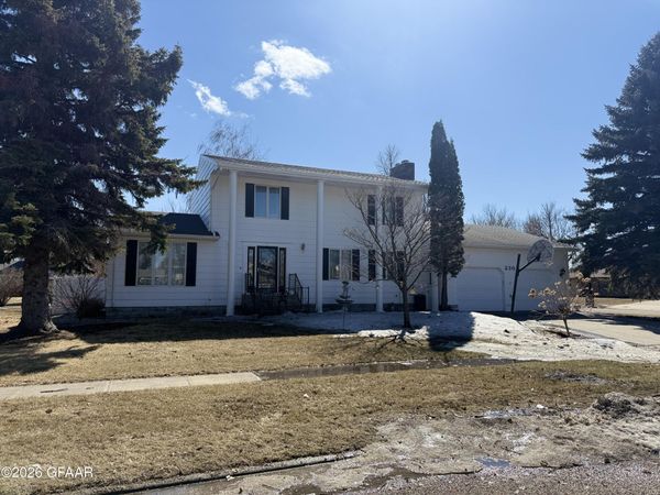 230 W 16TH Street , Grafton, ND 58237