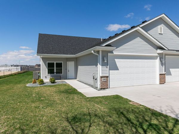 181 Beacon Harbor Parkway , East Moline, IL 61244