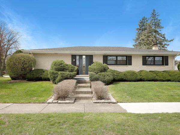 1008 W Ash Drive , Mount Prospect, IL 60056