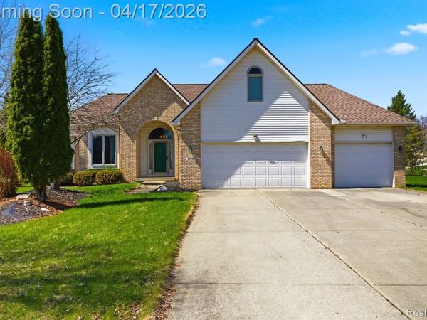 8378 Windstone Court, Goodrich Vlg, MI 48438
