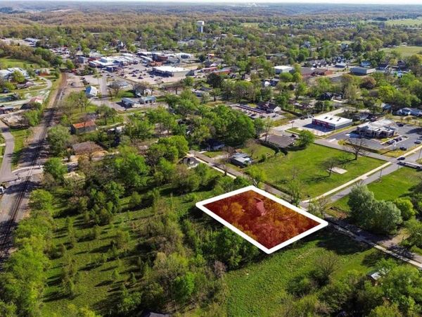 515 2nd Avenue , Gravette, AR 72736