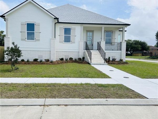 3901 JEAN LAFITTE Boulevard, Chalmette, LA 70043