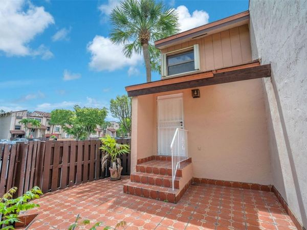 685 W Park Dr, Unit 206-11, Miami, FL 33172