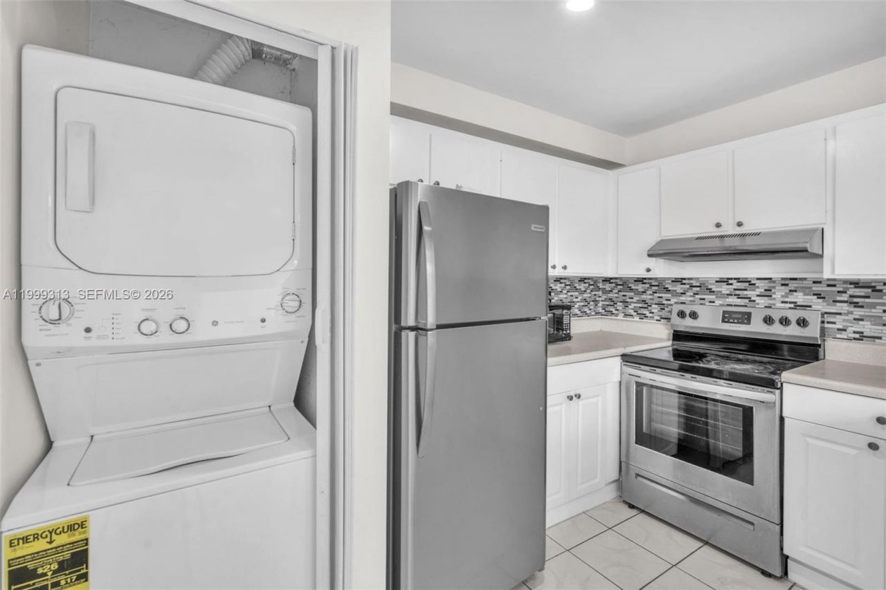 685 W Park Dr, Unit 206-11, Miami, FL 33172 Photo