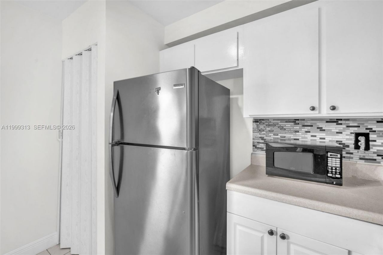 685 W Park Dr, Unit 206-11, Miami, FL 33172 Photo