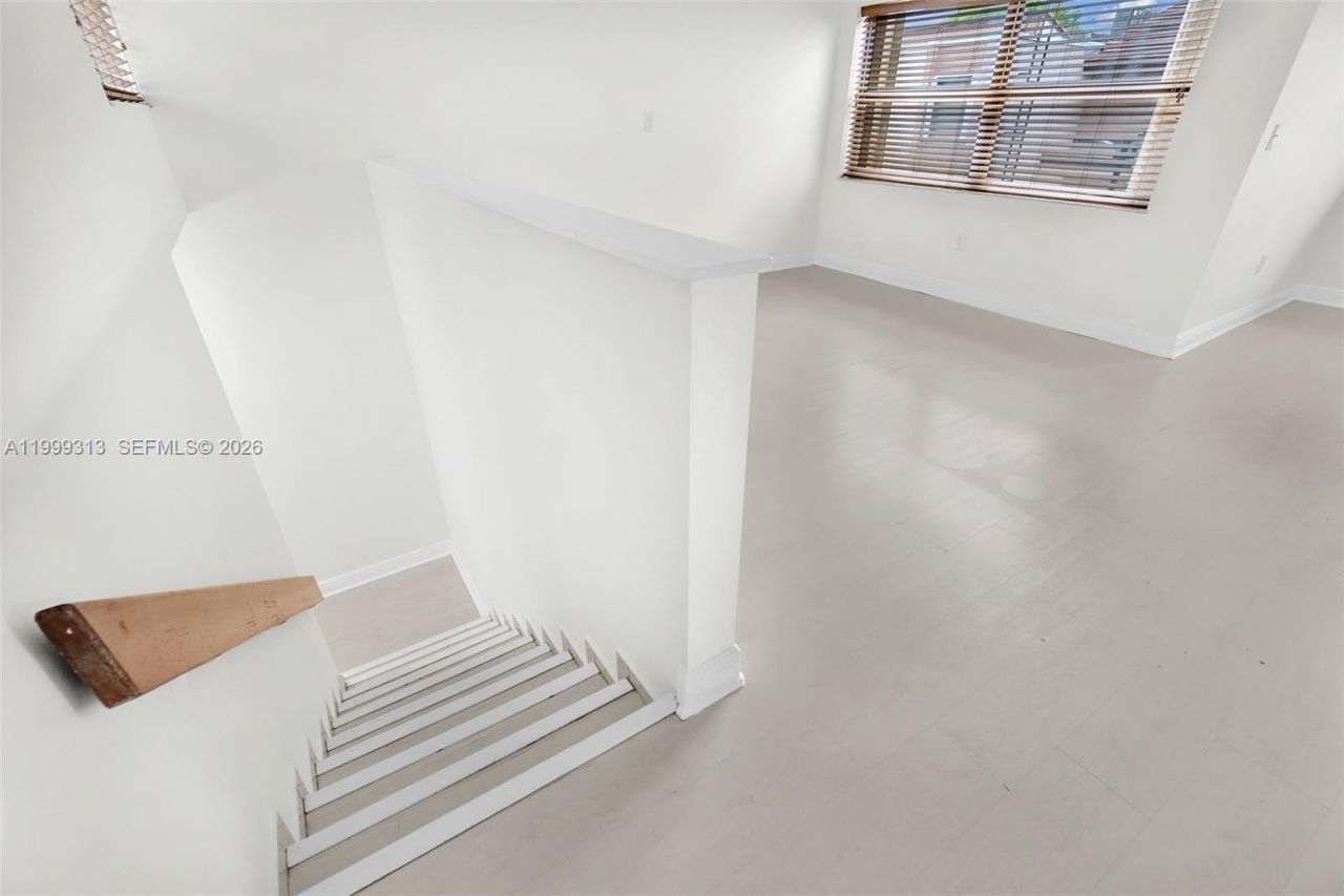 685 W Park Dr, Unit 206-11, Miami, FL 33172 Photo