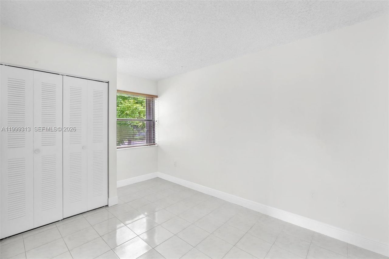 685 W Park Dr, Unit 206-11, Miami, FL 33172 Photo